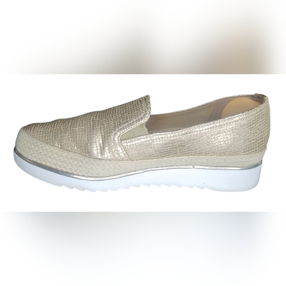 Donald Pliner Finni Metallic Gold Loafer Sneakers, Womens 7.5 - Picture 6 of 8